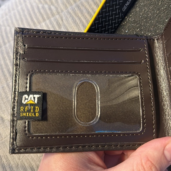 NWT CAT Men’s Wallet - Picture 4 of 11